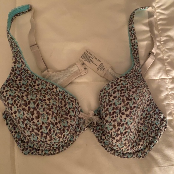 Victoria Secret Bra's - Picture 1 of 7